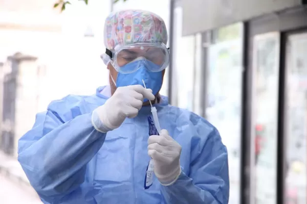 Tucumán suma durante este miércoles 565 nuevos casos y una muerte por covid-19