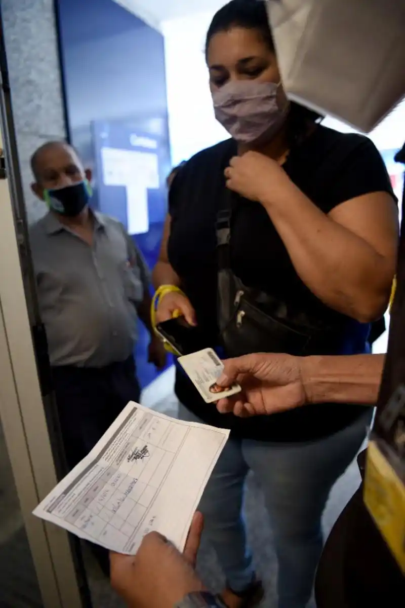 Viajar con pase sanitario: varias provincias comenzarán los controles el fin de semana