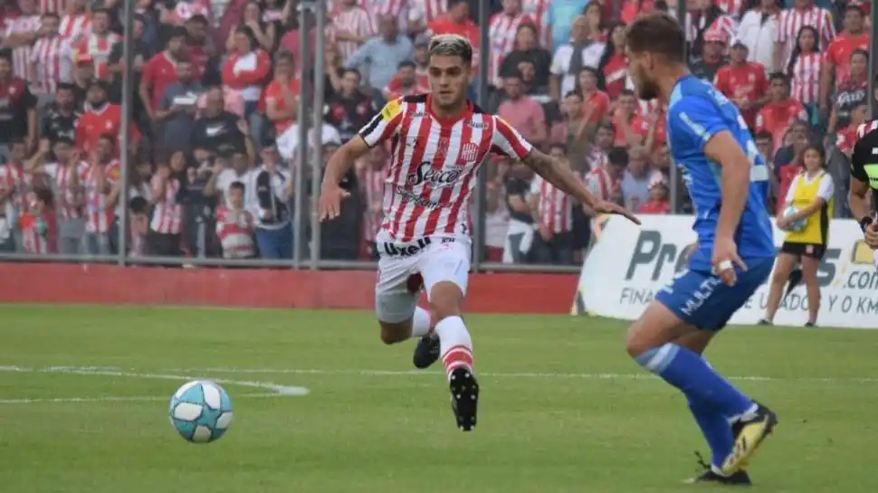 HACHA Y TIZA. Bellone es un volante que aporta marca y juego en el medio. 