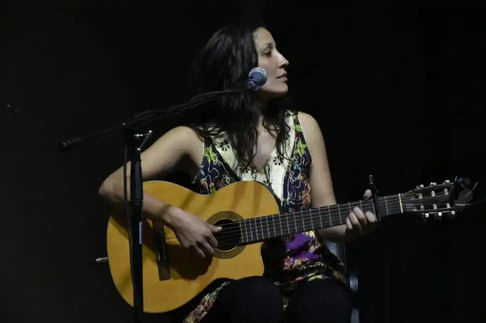 PREMIADA. Nancy Pedro lanzó este año “Una”, con canciones propias. 