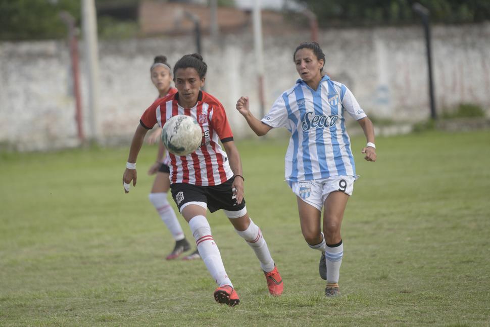CONTRAGOLPES. Los dos equipos lograron marcar cuando el rival tenía la iniciativa. Ambos tuvieron sus chances de ganar.  