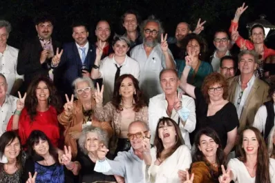 Cristina Kirchner celebró una cena con artistas y periodistas: Gracias por el afecto