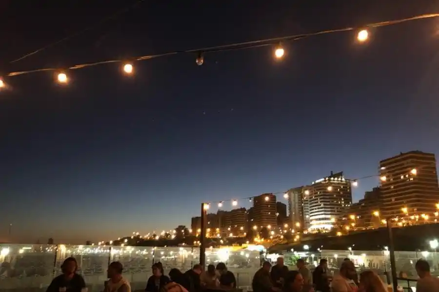 FUERA DE CASA EN PANDEMIA. No olvides que será siempre más seguro al aire libre y con distancia social.