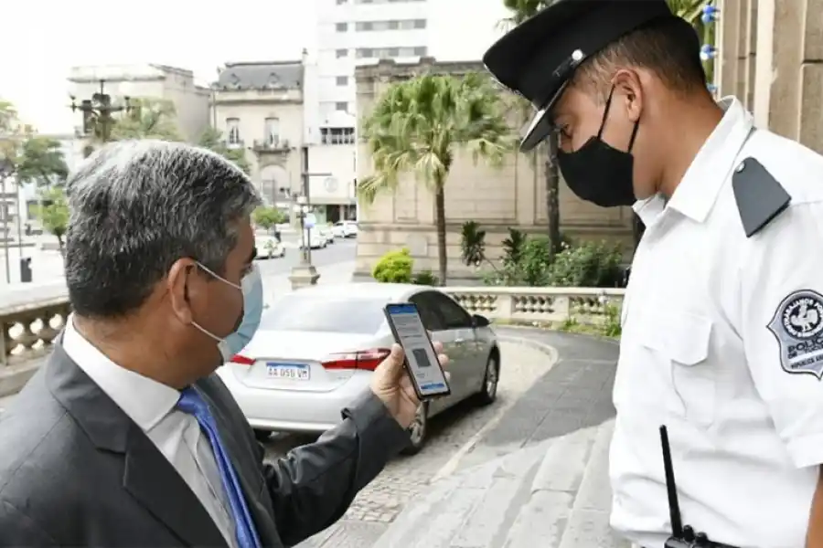 Cinco provincias comienzan a implementar el pase sanitario: cuáles son