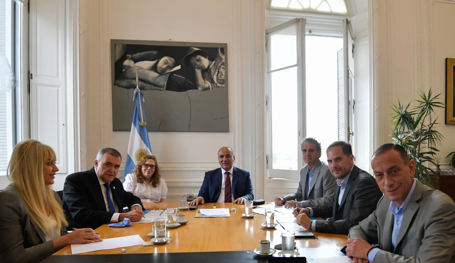 FIRMA DEL CONVENIO. Manzur, Jaldo y Katopodis, entre otros funcionarios, participaron de la reunión en la Casa Rosada. Foto: Prensa Gobernación