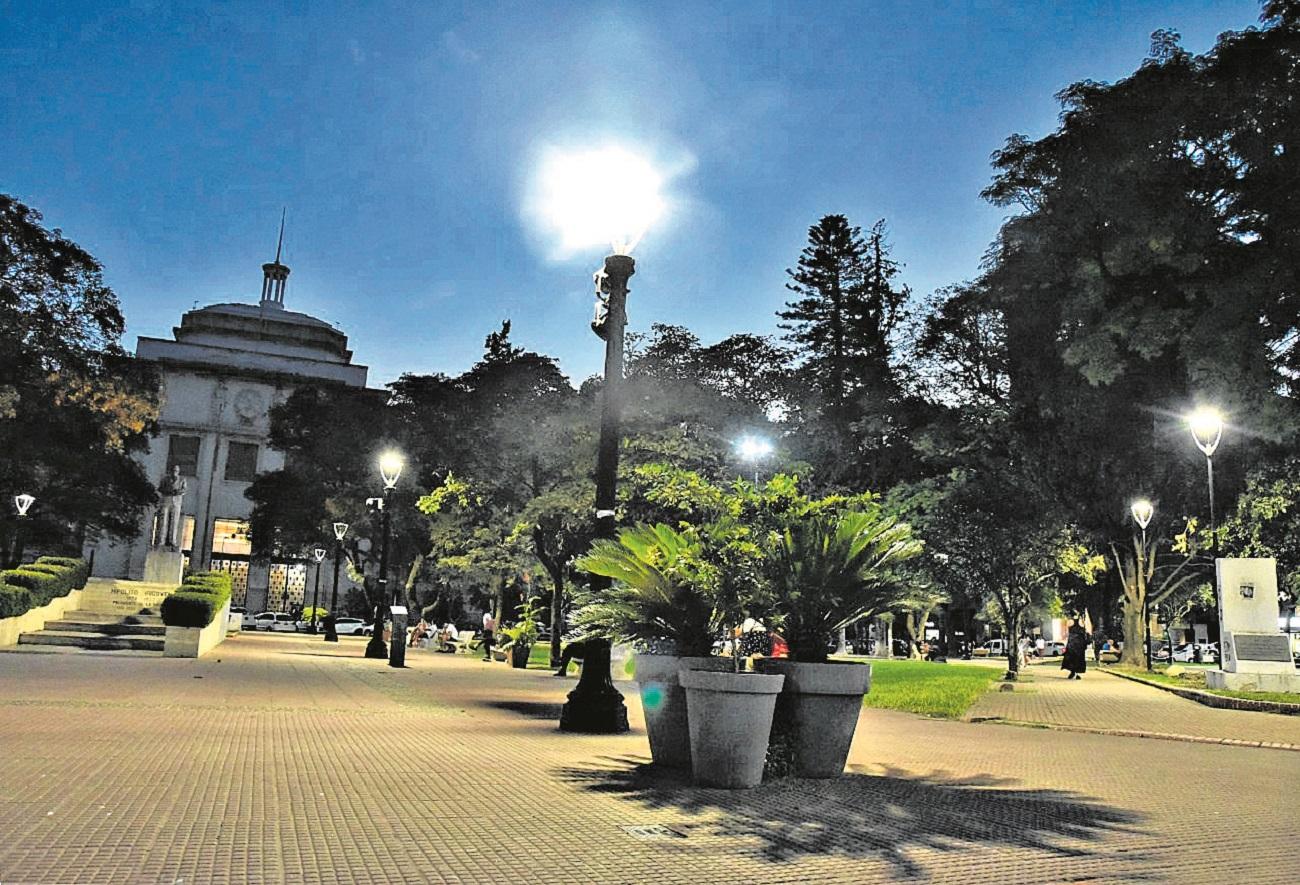 Plaza Yrigoyen: nueva iluminación, más eficiente y amigable con el ambiente