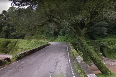 Cerro San Javier: por las lluvias, solo está habilitada media calzada sobre la ruta 338
