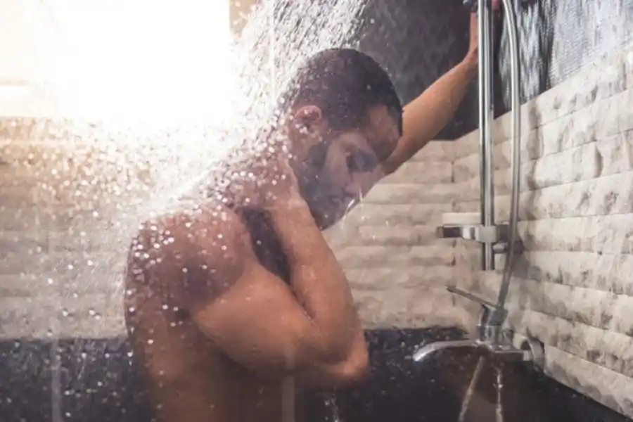 BAÑO FRÍO. Si sufrís un golpe de calor, hay que bajar la temperatura.