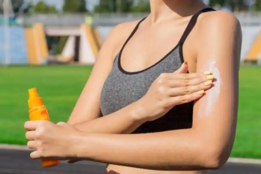 PROTECTOR SOLAR. Una quemadura afecta la posibilidad de refrescarse.