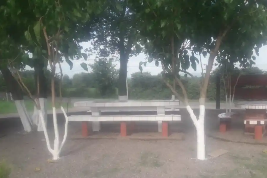 NUEVO ESPACIO. La plazoleta está ubicada en El Timbó Viejo, en el acceso al kartódromo. Foto Gentileza Alfredo Pérez