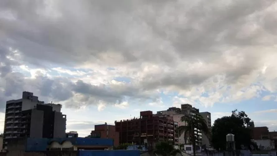 INESTABLE Y CALUROSO. El SMN anticipa una jornada cálida antes del ingreso de un frente lluvioso.
