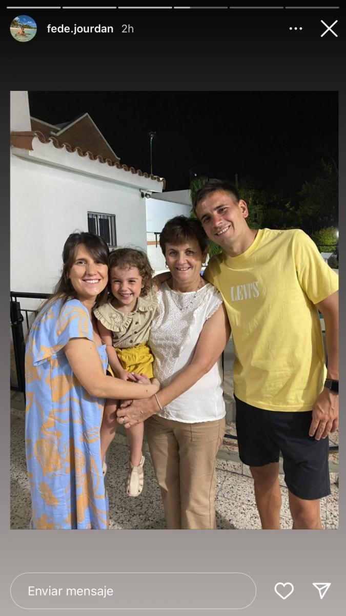 TODOS UNIDOS. El nuevo refuerzo Federico Jourdan volvió al país para pasar Navidad, con sus familiares.
