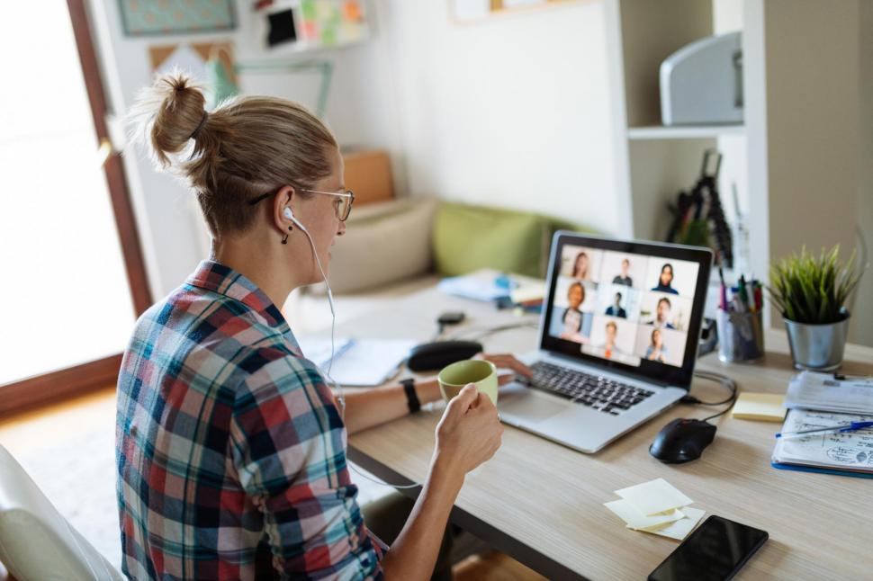 A DISTANCIA. Las comunicaciones virtuales continuarán en auge. 