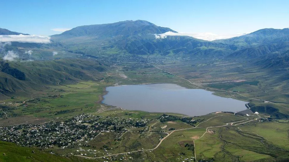 EL VALLE EN RIESGO. Tafí del Valle por ahora no tiene dónde depositar sus residuos, que en temporada turística implican 50 toneladas diarias.