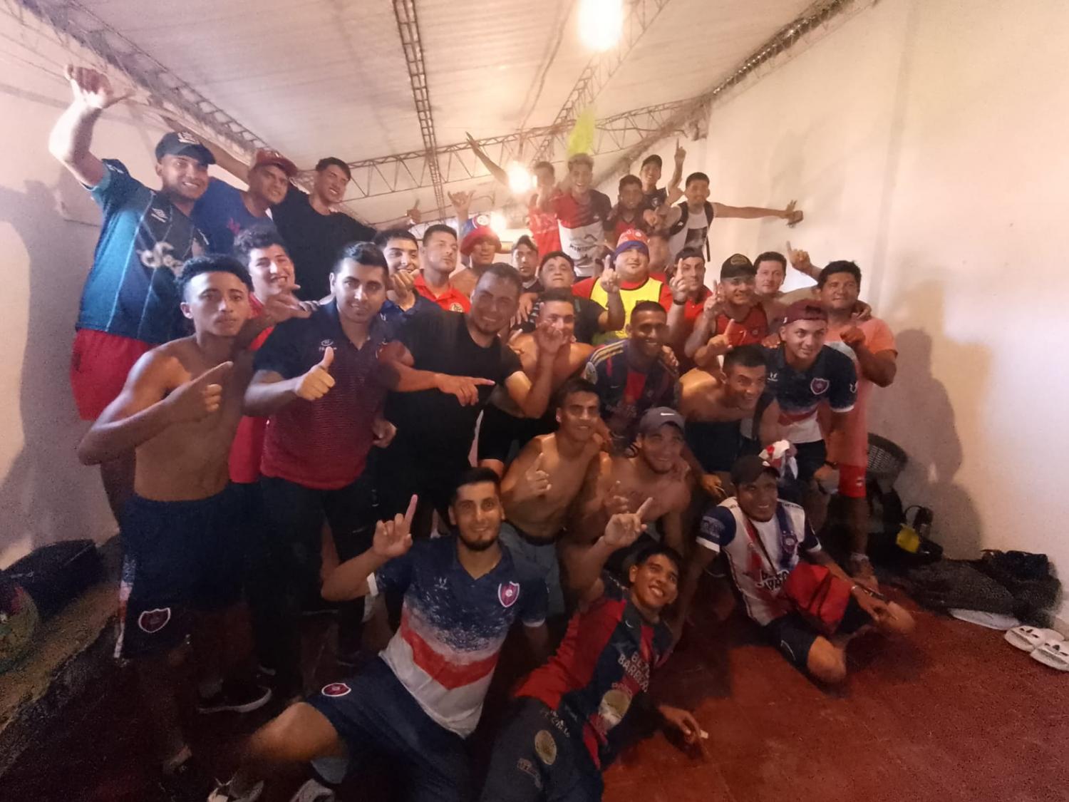 FESTEJO DEL EQUIPO. 