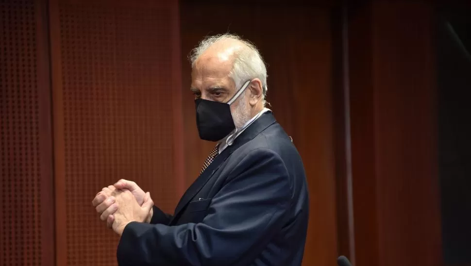 ESCENA DEL JUICIO ORAL Y PÚBLICO. El ex fiscal imputado Carlos Albaca durante la audiencia. la gaceta / foto de Inés Quinteros Orio