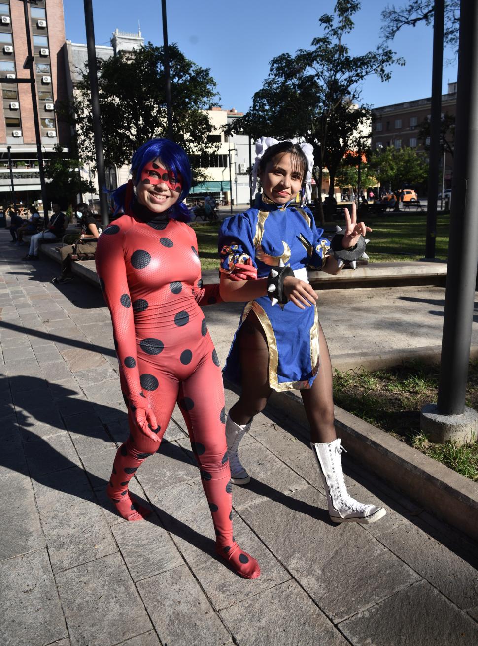 HASTA DE DISNEY. Lady Bug (izquierda), uno de los personajes que más fama ha alcanzado en los últimos años, también dijo presente.  la gaceta / fotos de osvaldo ripoll 