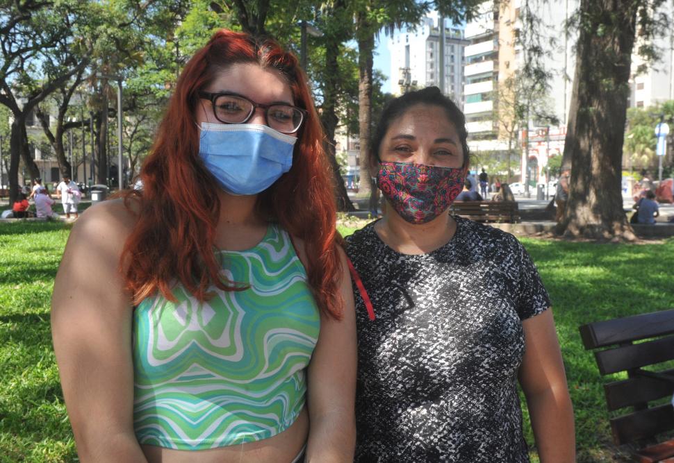 CANDELA Y SILVANA. Hija y madre, en el nodo del pase público. 