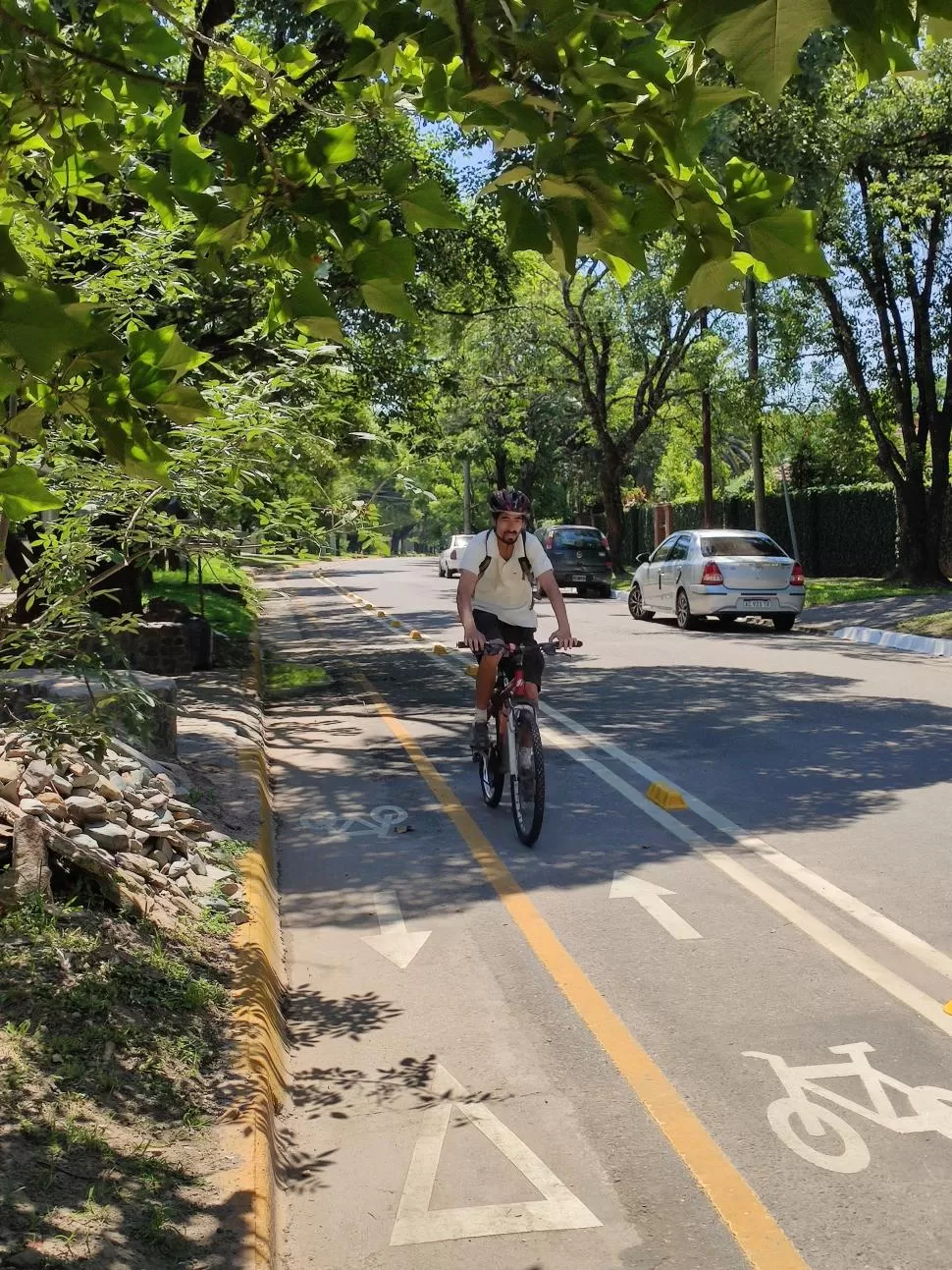 CAMBIOS. Muchas calles se volvieron de sentido único para hacer recorridos seguros para los ciclistas.  la gaceta / fotos de nicolás sanchez picón