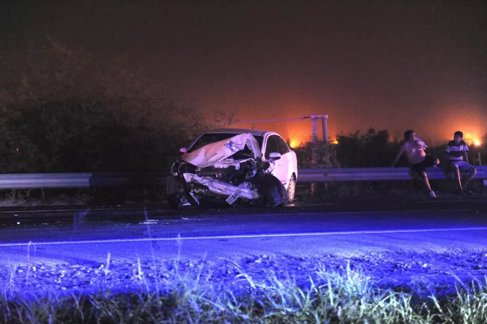 DESTROZADO. Así quedó el Fiat Siena que Dante Adrián Juárez conducía alcoholizado y en ojotas al momento de chocar y ocasionar tres muertes. la gaceta / foto de hector peralta