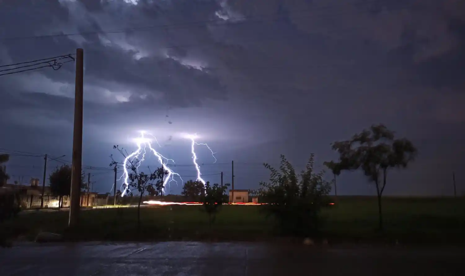 Impactante: Los rayos fueron protagonistas de la tormenta en Tucumán