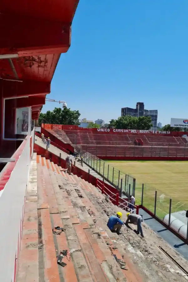 ARREGLOS. Las plateas, excepto la del sector sur, fueron remozadas en su totalidad para brindarle mayor comodidad a los socios a la vuelta del torneo, en febrero.