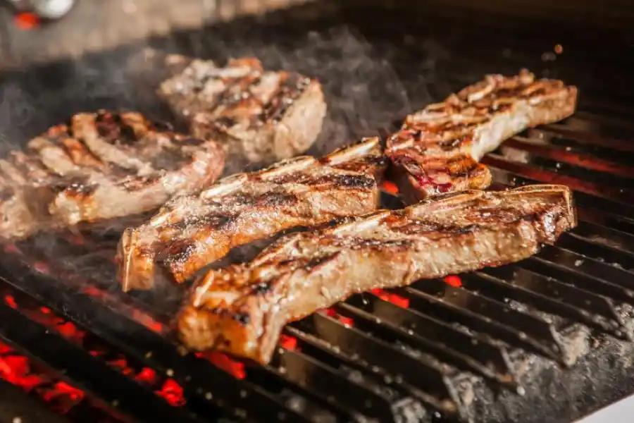 A LAS BRASAS. La mayoría de los cortes afectados son parrilleros  