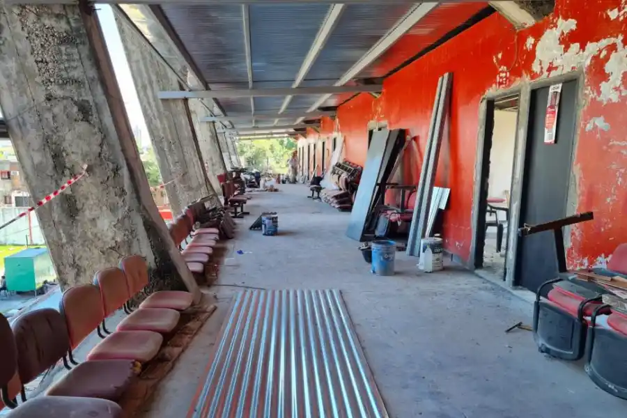 ARREGLOS. Las plateas, excepto la del sector sur, fueron remozadas en su totalidad para brindarle mayor comodidad a los socios a la vuelta del torneo, en febrero.