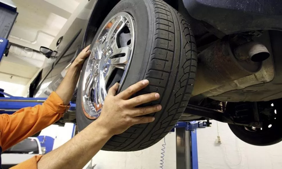 EMPRESA DIFÍCIL. La reposición de los neumáticos enfrenta los escollos de la falta de stock, que afecta tanto a importadoras como a fabricantes.  