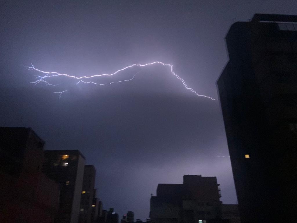 Impactante: Los rayos fueron protagonistas de la tormenta en Tucumán