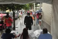 Covid-19: Largas filas para hisoparse, impaciencia y agresividad en Tucumán