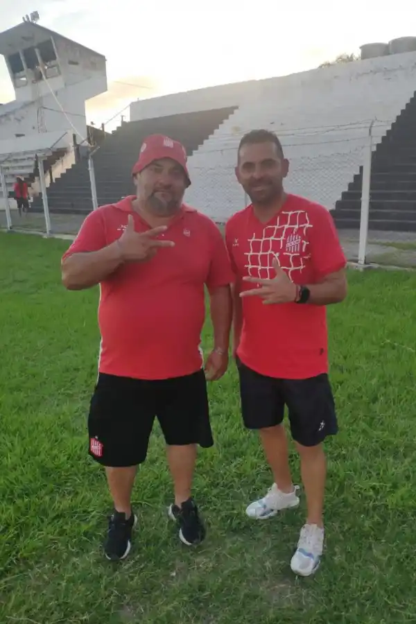 TRES. Torres hace referencia a los tres títulos conquistados con las inferiores. 