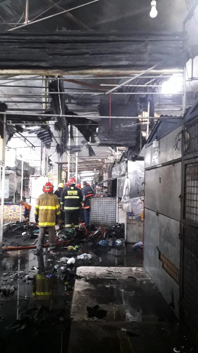 En El Bajo, un incendio devoró parte de la ex Terminal de Ómnibus