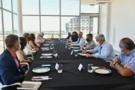 Entre fricciones, el Gobierno busca más apoyos