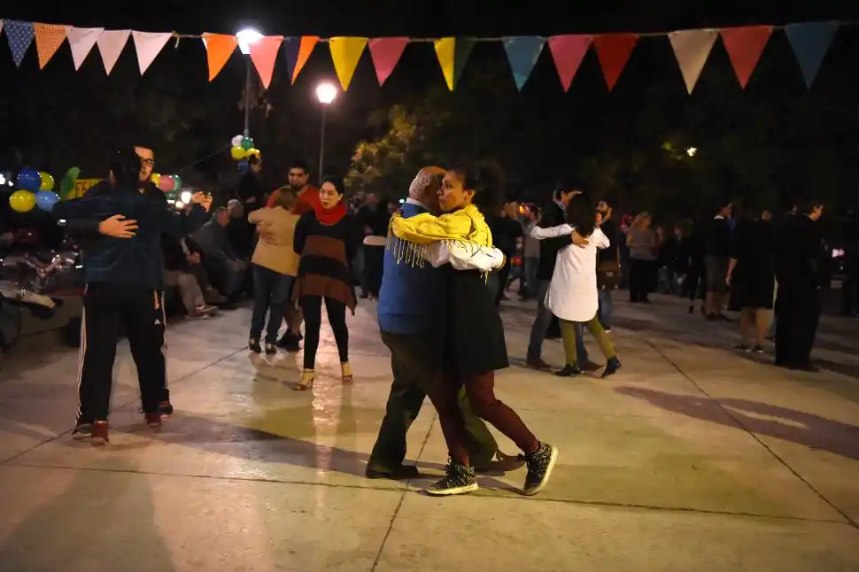 “El abrazo es necesario para poder reconstruir el tejido social”