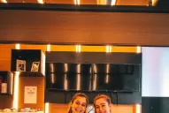 Dos tucumanas llevaron alfajores y escarapelas hasta Barcelona