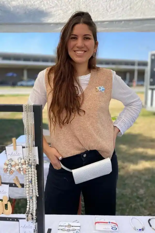  Paula fornaciari en una feria de Tucumán 