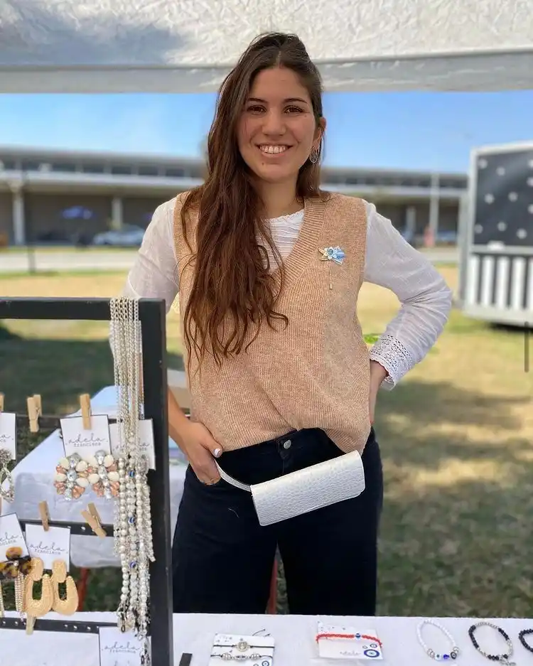  Paula fornaciari en una feria de Tucumán 