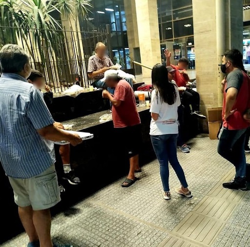 ORGANIZACIÓN SOLIDARIA. Apapachando Corazones ayuda a las personas en situación de calle en Tucumán.