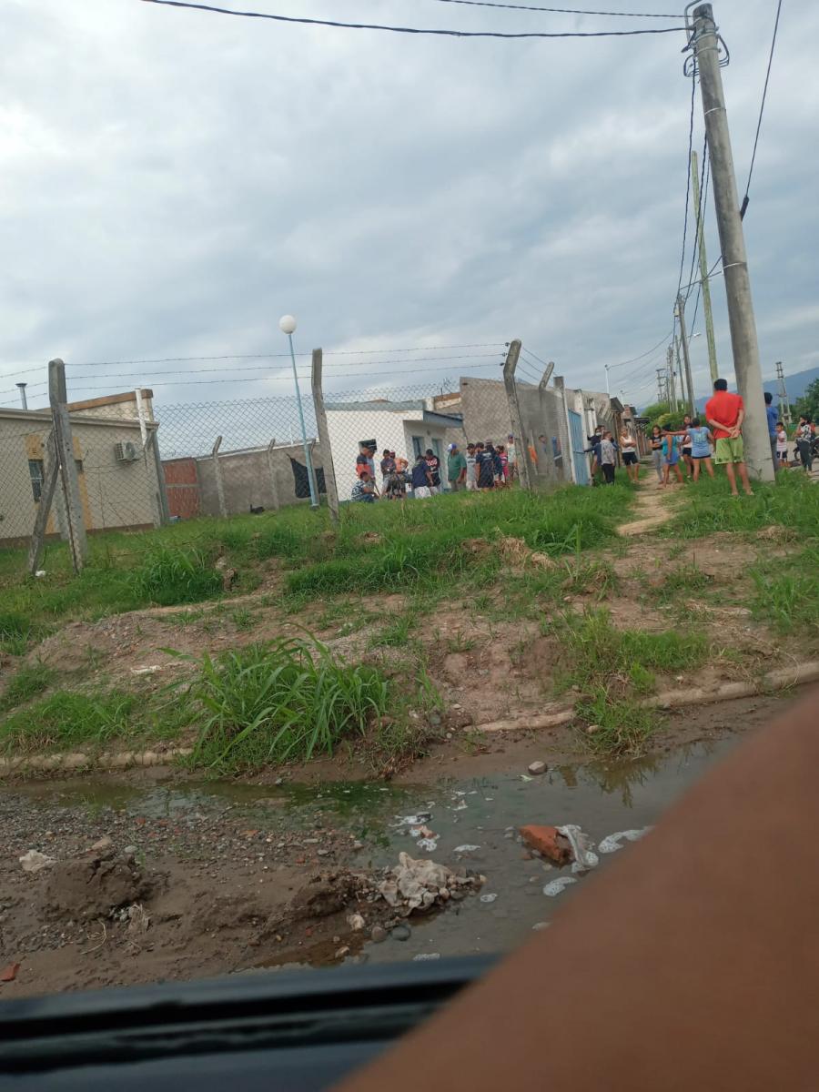 Las Talitas: una conexión clandestina de agua desató un conflicto vecinal
