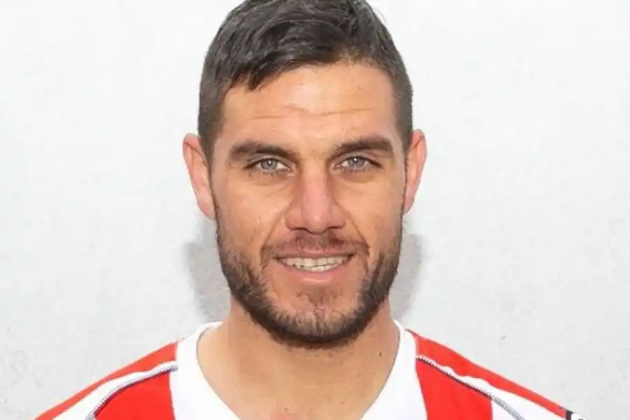 RODAJE. En ocho clubes jugó Fernando González.