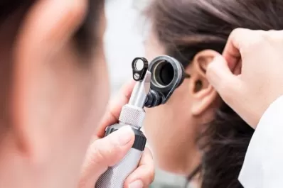 Qué es y cómo combatir la otitis externa, el clásico del verano y de la época de pileta