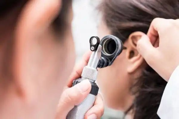 Qué es y cómo combatir la otitis externa, el clásico del verano y de la época de pileta