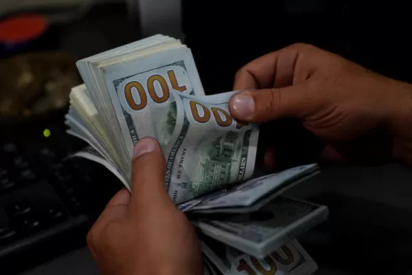 El dólar blue vueve a subir y se negocia en $ 208,50