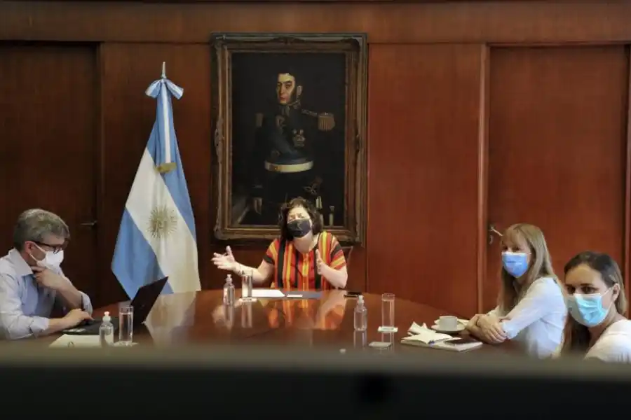 CUMBRE DEL COFESA. Carla Vizzotti encabezó el encuentro de ministros de Salud provinciales en el que se definieron las nuevas recomendaciones. FOTO / Ministerio de salud publica de la nación