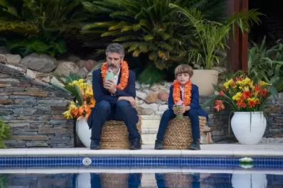 Un cascarrabias va en busca del verdadero padre de su hijo