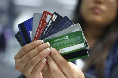 El Banco Central incrementó el interés para financiar con tarjetas de crédito