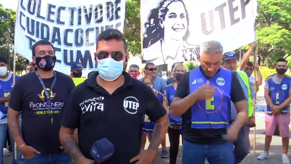 GABRIEL GRANILLO. El representante de los trabajadores de espacios públicos de la UTEP encabezó la marcha. 