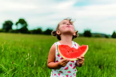 Consumí sandía, melón, hojas verdes y mucha agua
