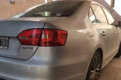 Violento robo de un auto en Crisóstomo Álvarez y pasaje República